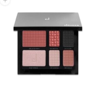 Doucce Eyeshadow Palette with Rich Hues